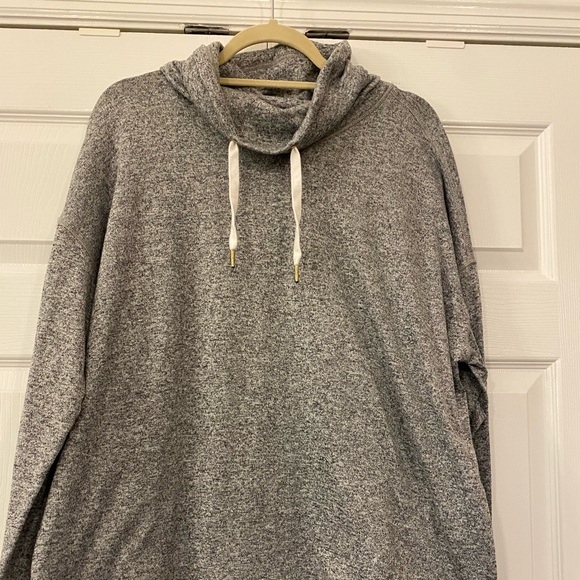 Old Navy Active Grey Turtleneck Pullover - Picture 1 of 1
